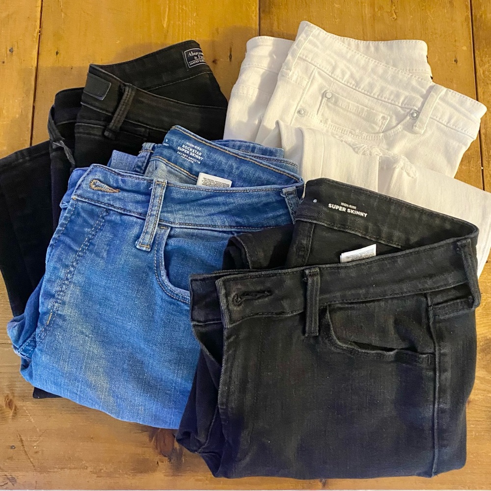 👖 BUNDLE of 4 skinny jeans size 6 👖 
2 A&F and 2 Old Navy